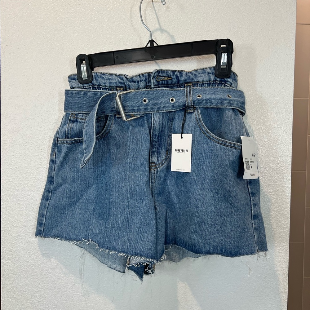 NWT Forever 21 Denim Shorts Size Small